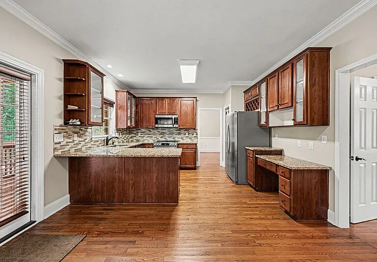 10403 Persimmon Creek Dr — Photo 11