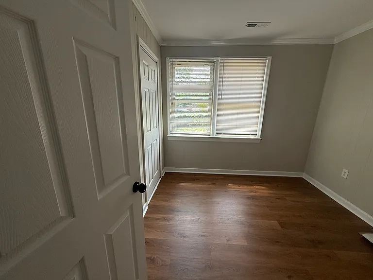 2208 Ford Ave — Photo 6