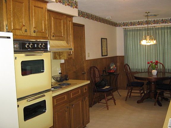 5th image of 302 Manor Dr