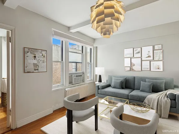 325 W 45th St APT 700, Manhattan, NY 10036