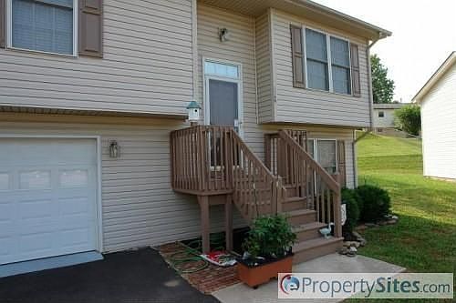 2nd image of 3386 Village Ct NE
