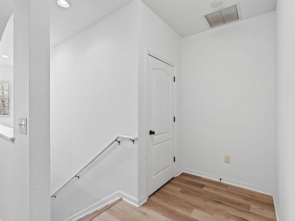 2nd image of 215 Bayberry Cir Unit 605