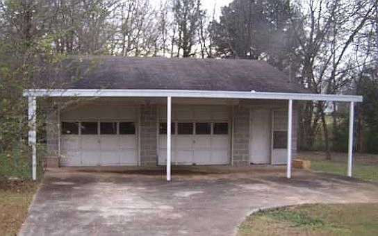 3rd image of 2708 Margaret Ln