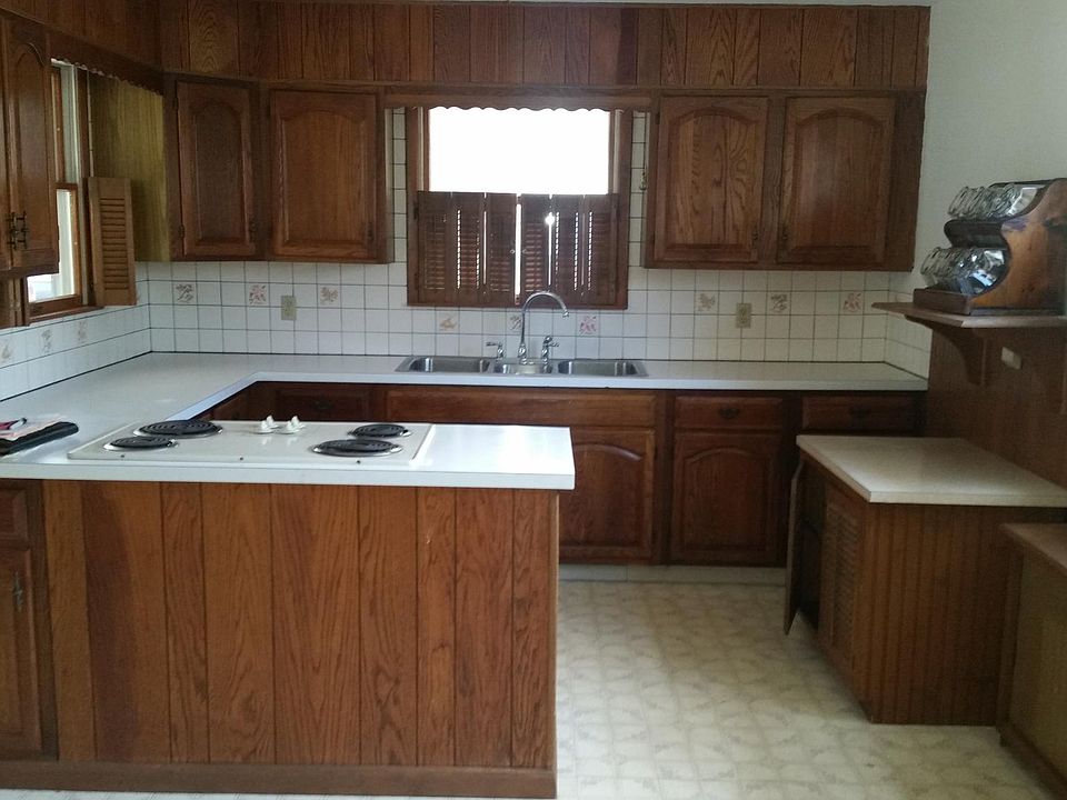 2nd image of 357 Hewitt Ave