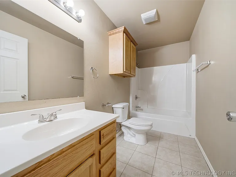 1411 W Haskell St — Photo 21