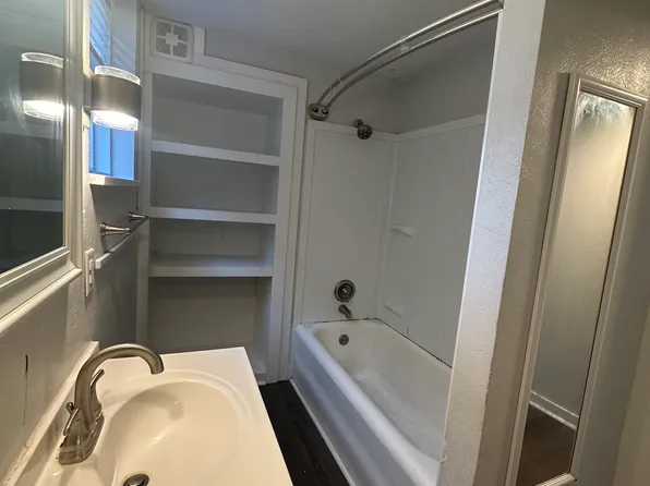 526 Park Rd APT 2, Ambridge, PA 15003