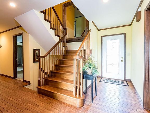 4th image of 330 Rolling Hills Dr