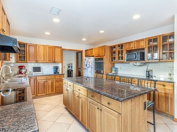 2nd image of 15 Bucky Ln
