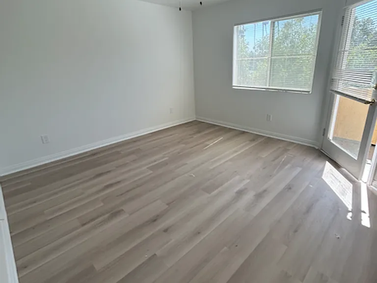 14359 Haynes St — Photo 6
