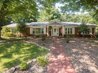 1 Pheasant Ridge Dr, Asheville, NC 28804