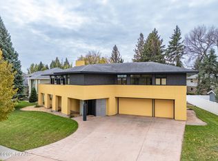 3012 E Elmwood Dr, Grand Forks, ND 58201