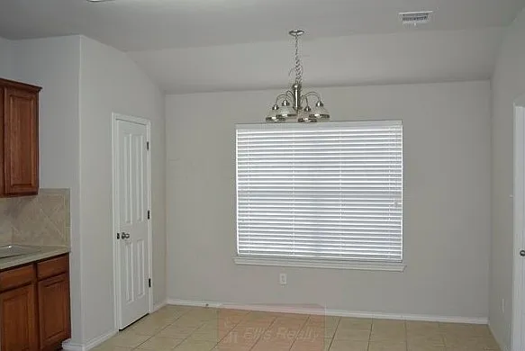 3 bed, 1976 sqft, $1,699 — Photo 3