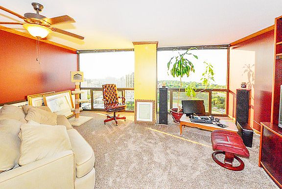 4th image of 4343 N Clarendon Ave APT 2418A
