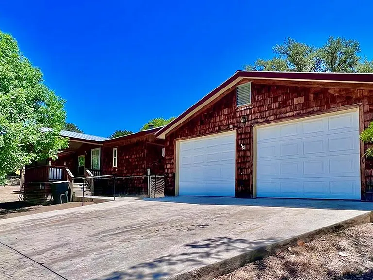 114 Candlelite Dr — Photo 1