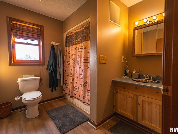 4th image of 896 NE 1300th St