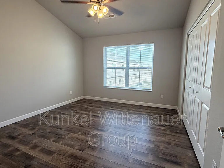 8401D Allied Way — Photo 16
