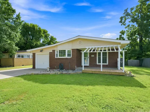 1442 N Prairie Ln, Derby, KS 67037