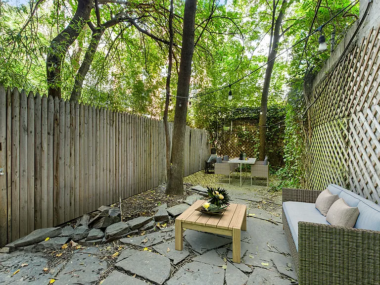 633 E 6th St #1 — Photo 2