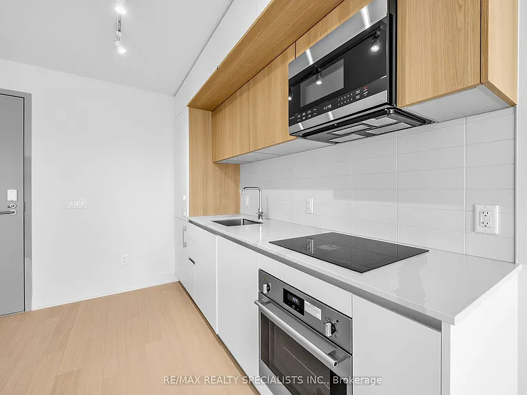 322 Dupont St #907 — Photo 11
