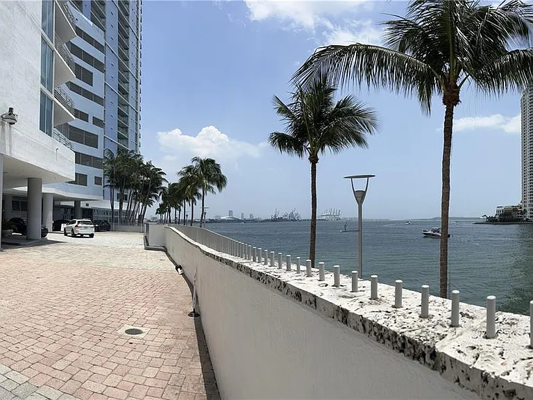 335 Biscayne Blvd #2900 — Photo 6