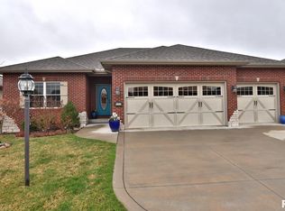 6810 N White Fir Dr, Edwards, IL 61528