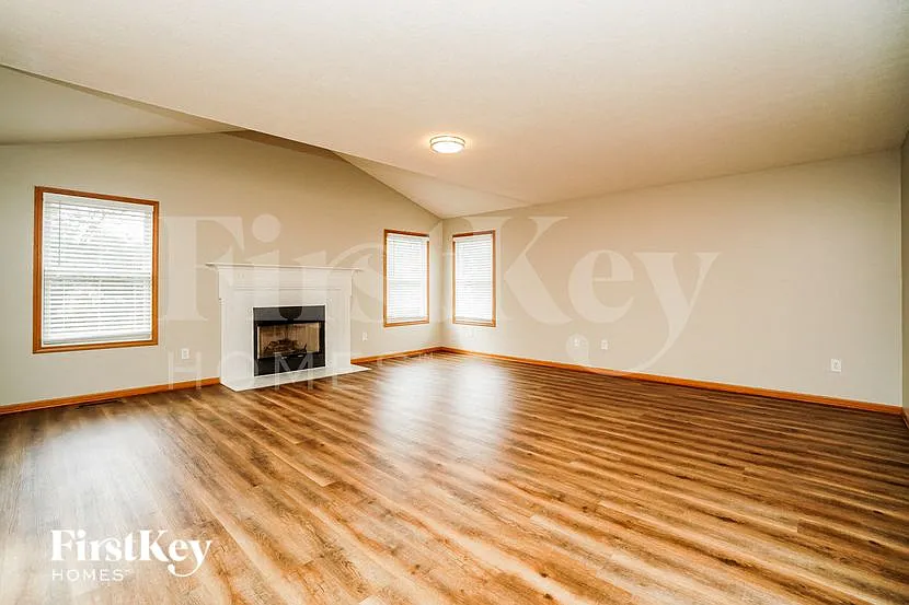 3 bed, 2.5 bath, 1666 sqft, $2,285 — Photo 3
