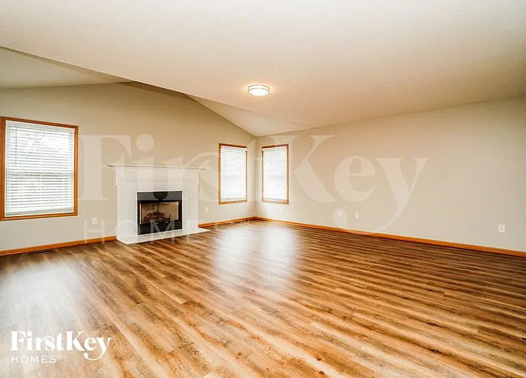 5435 Dietrich Ave — Photo 3