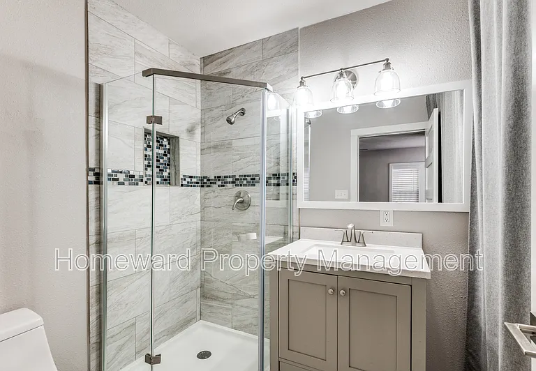 4229 Valentine St — Photo 11