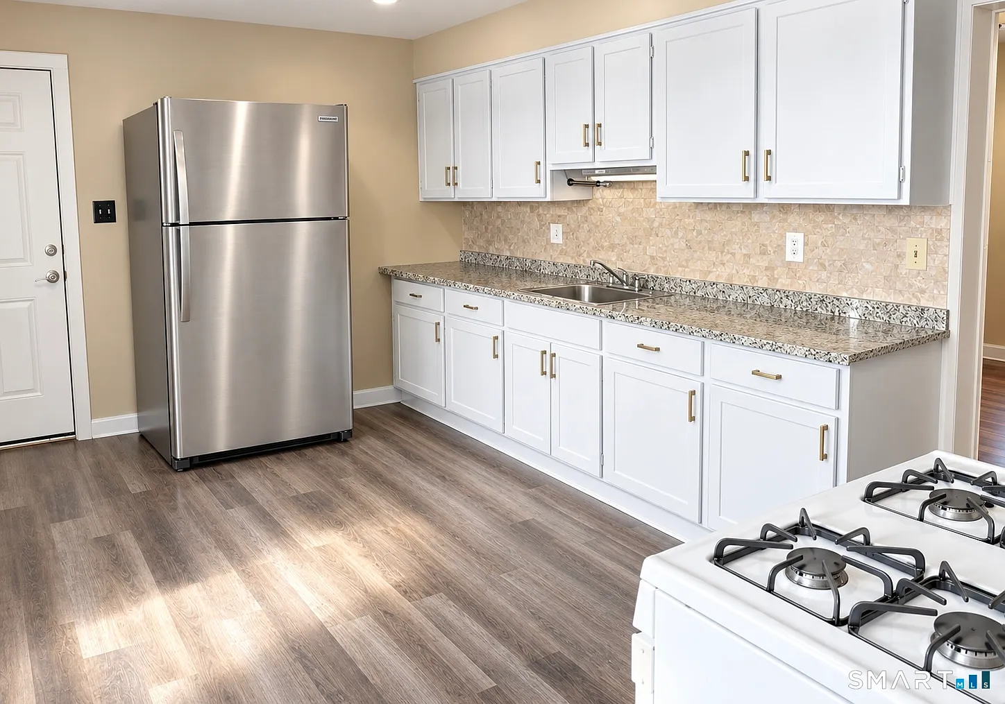 3 bed, 1.0 bath, 1000 sqft, $1,800 — Photo 1