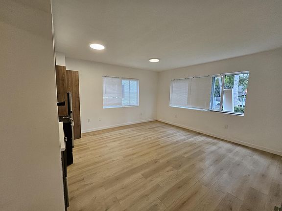 5th image of 557 Michigan Ave #211-1