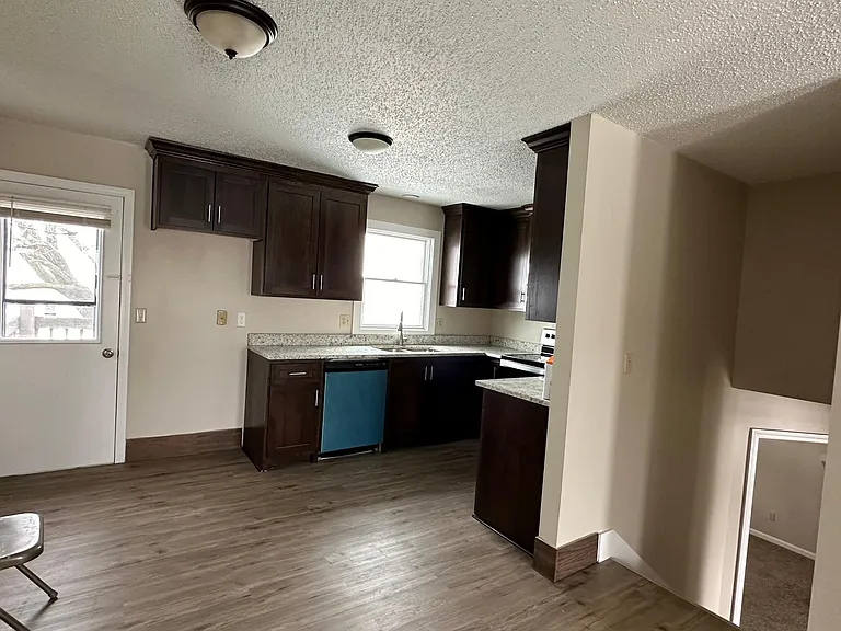 220 Bedford St — Photo 2