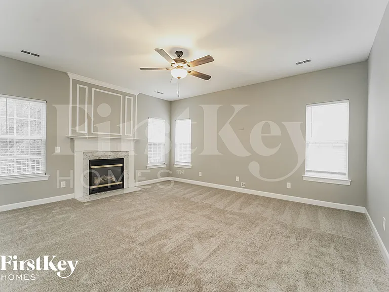 1240 Blackstone Ct NW — Photo 3