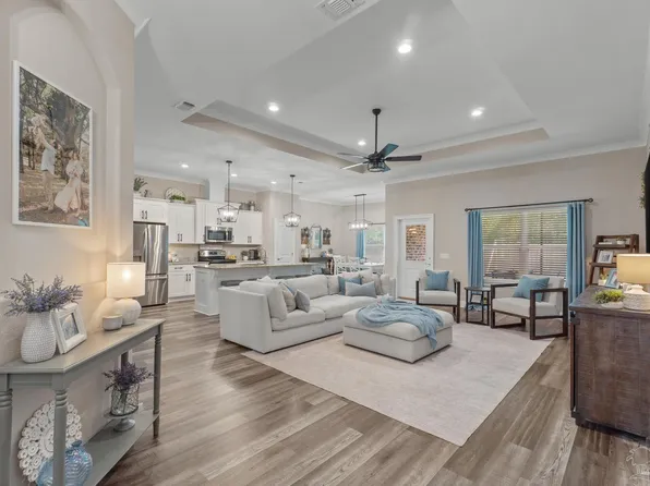 9073 E River Dr, Navarre, FL 32566