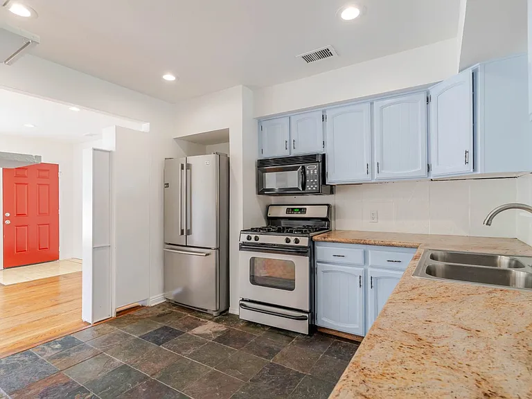 13057 Gladstone Ave — Photo 16