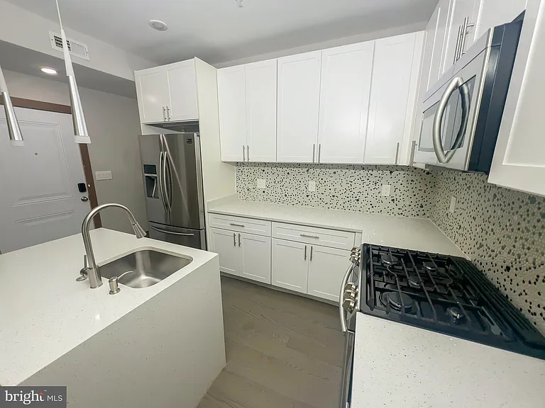 2109 M St NE #4 — Photo 9