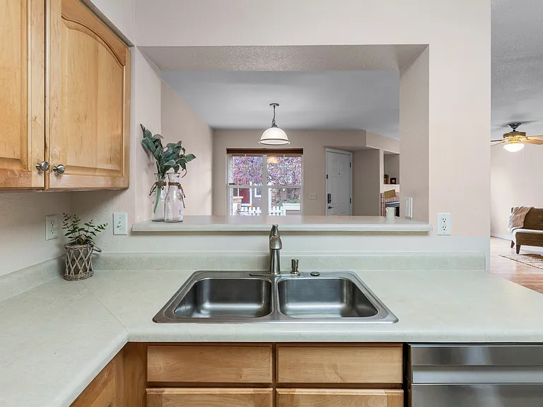 13235 Holly St #E — Photo 7
