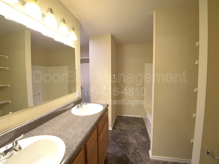 89 W Fairlane Ct — Photo 17