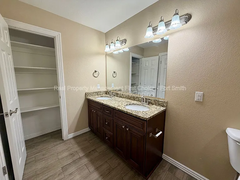 6605 Leightyn Ln — Photo 16