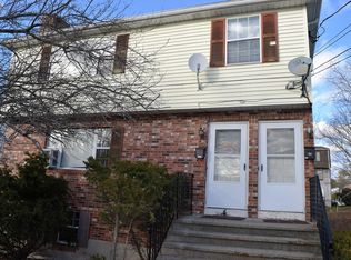 4 Bryon Rd, Chestnut Hill, MA 02467