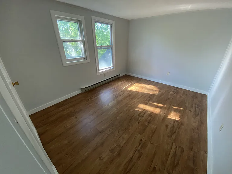 521 Main St #4 — Photo 4