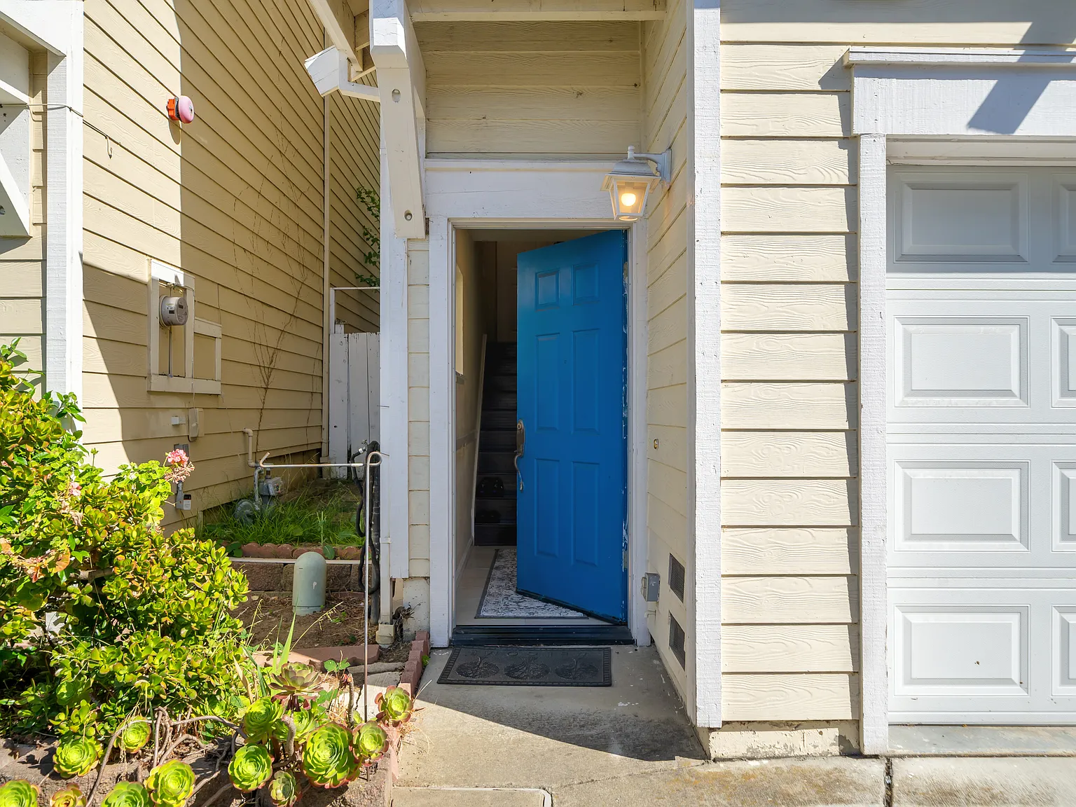 3 bed, 2.5 bath, 1458 sqft, $4,800 — Photo 3