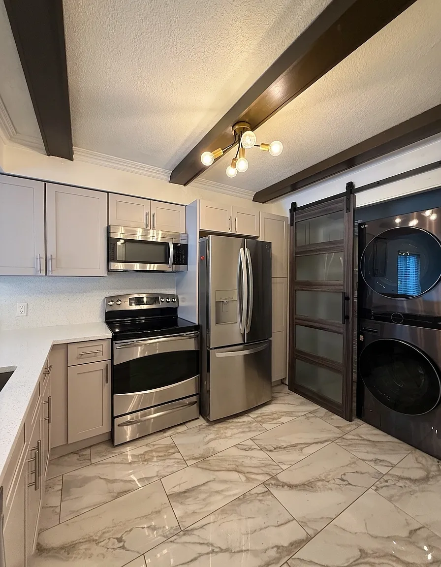 2 bed, 948 sqft, $1,975 — Photo 1