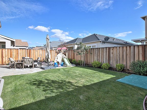 2nd image of 820 San Bernardo Ln