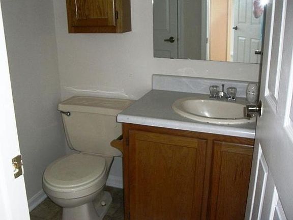 5th image of 2215 E Bomar Blvd