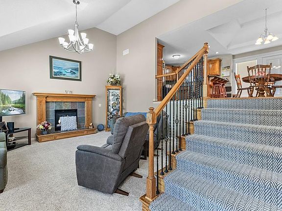 4th image of 608 Coach Light Cir