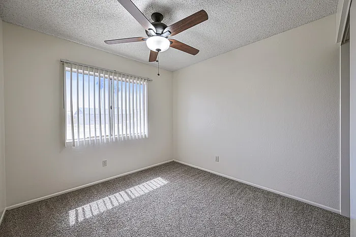 11102 W Turney Ave — Photo 24