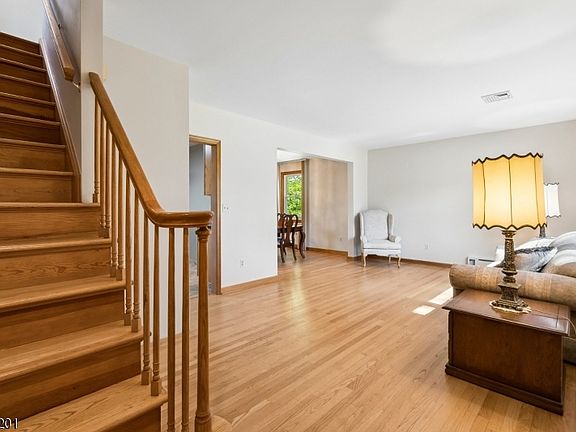 3rd image of 186 W Northfield Rd