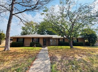 1112 Joanna Cir, Desoto, TX 75115