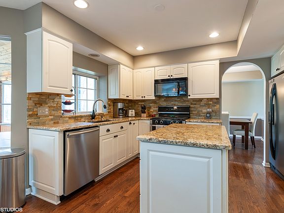 4th image of 408 Rock Hall Cir