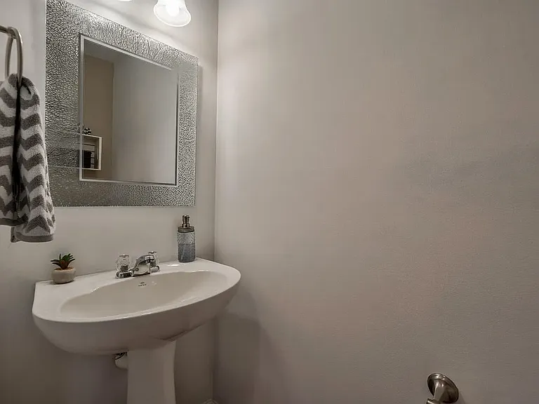 3420 Cashew Dr — Photo 2